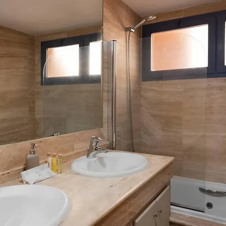 Splendid And Harmonious 3br House W/pool
